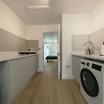 Gated 2 Guests Private House Free Parking